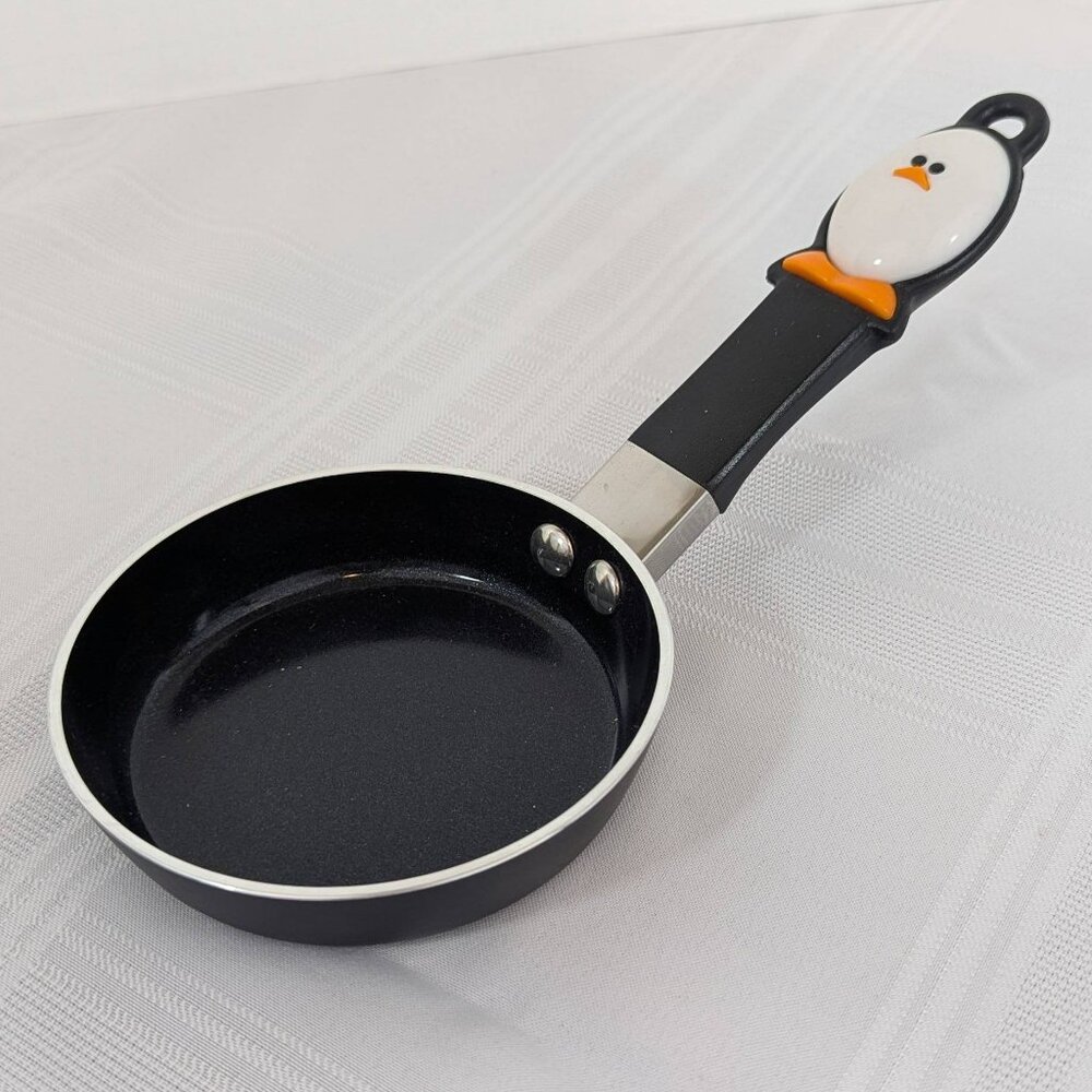 Mini nonstick egg skillet with cute chicken on handle